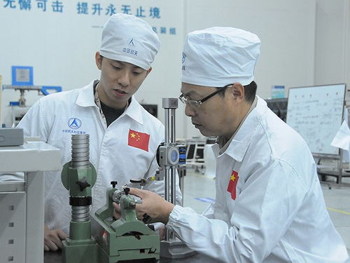 王曙群 為航天器“擰螺絲”的工匠，締造“太空之吻”的百年初心奮斗者